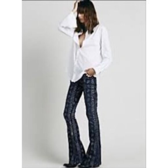 Free People Women's Silver City Foiled Flare Stretch Boho Blue Jeans Size 25 - Picture 1 of 6